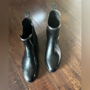 Women Rain boots Sz 8 Black